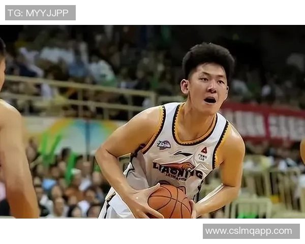 米奇称赞文班在关键时刻投进三分球球员表现至关重要